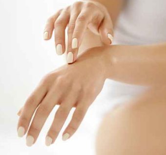 Problemy skóry w okolicach dłoni – jak im zaradzić?